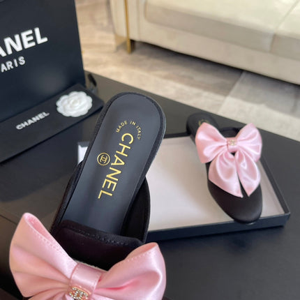 BIG BOW FLAT MULE SANDALS IN BLACK MIX PALE PINK SILK