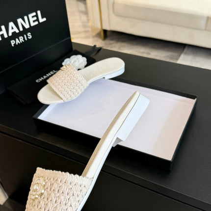 CC WHITE WOVEN FLAT SLIPPERS