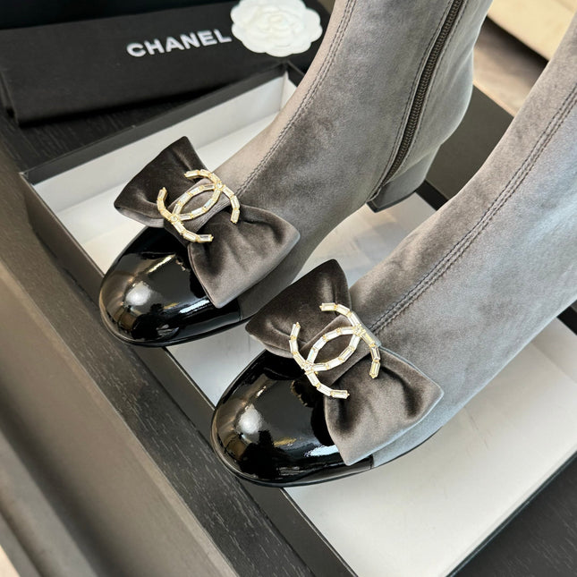 SHORT BOOTS IN DOLPHIN GRAY VELVET AND BLACK LAMBSKIN