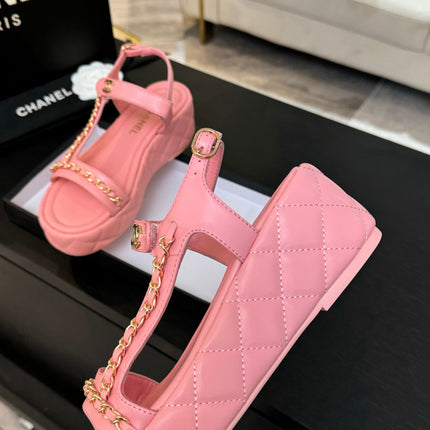 FLAT SANDALS IN SALMON PINK LAMBSKIN WITH GOLD CHAIN