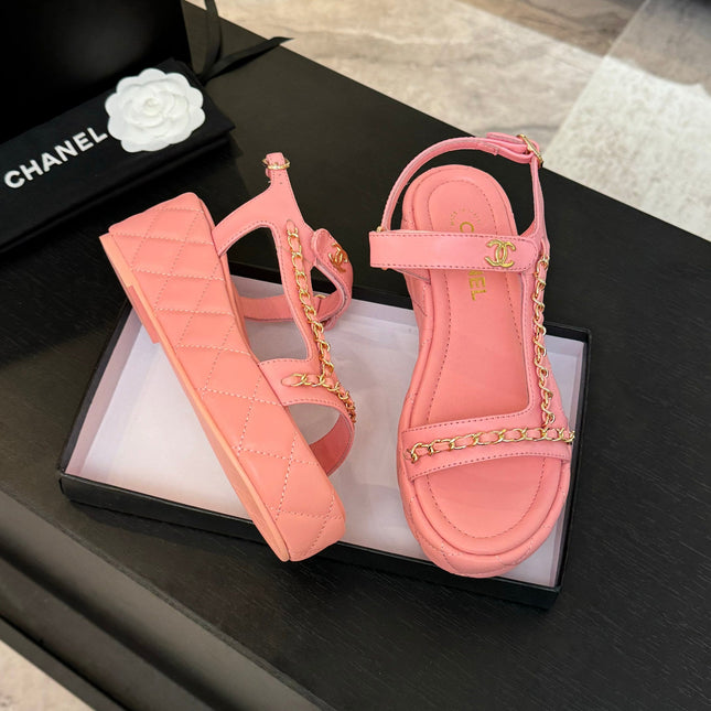 FLAT SANDALS IN SALMON PINK LAMBSKIN WITH GOLD CHAIN