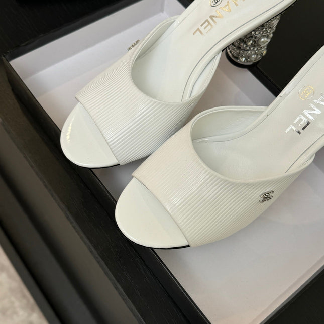 T-STRAP PEARL HEEL 85 MM SANDALS IN WHITE LAMBSKIN MULE