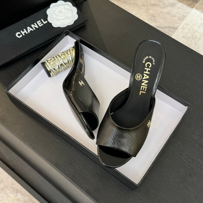 T-STRAP PEARL HEEL 85 MM SANDALS IN BLACK LAMBSKIN MULE