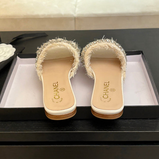 FLAT SANDALS BEIGE AND WHITE WITH CRYSTALS