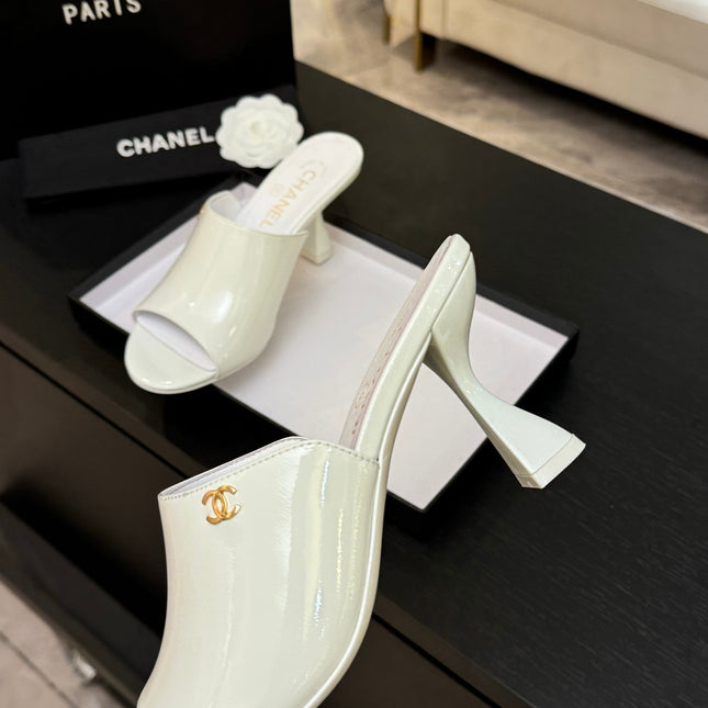 PEEP TOE MULE 85MM IN WHITE PATENT CALFSKIN