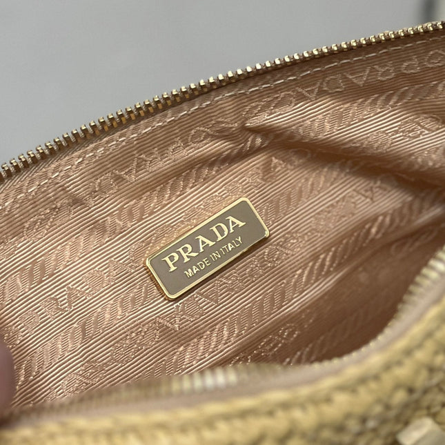 TRIANGLE BAG 26 IN BEIGE WOVEN RAFFIA GOLD CHAIN