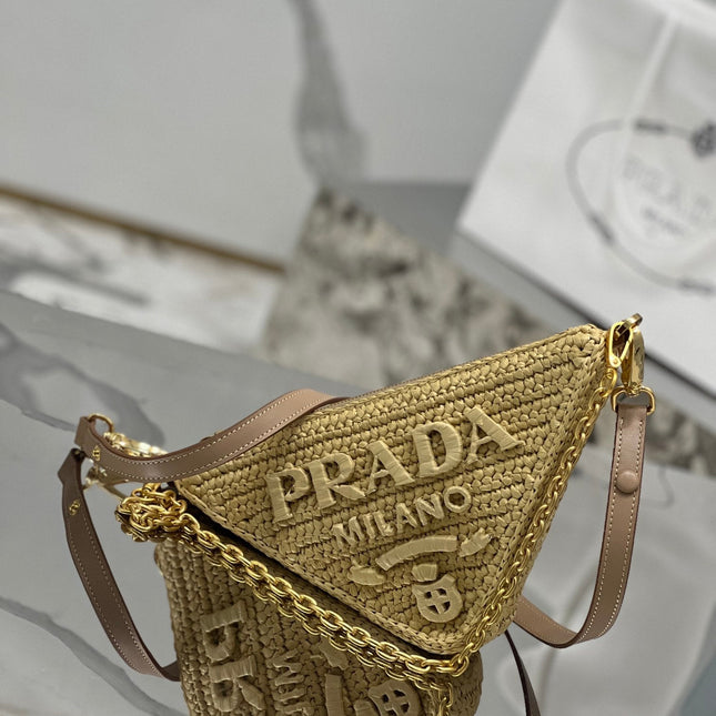 TRIANGLE BAG 26 IN BEIGE WOVEN RAFFIA GOLD CHAIN