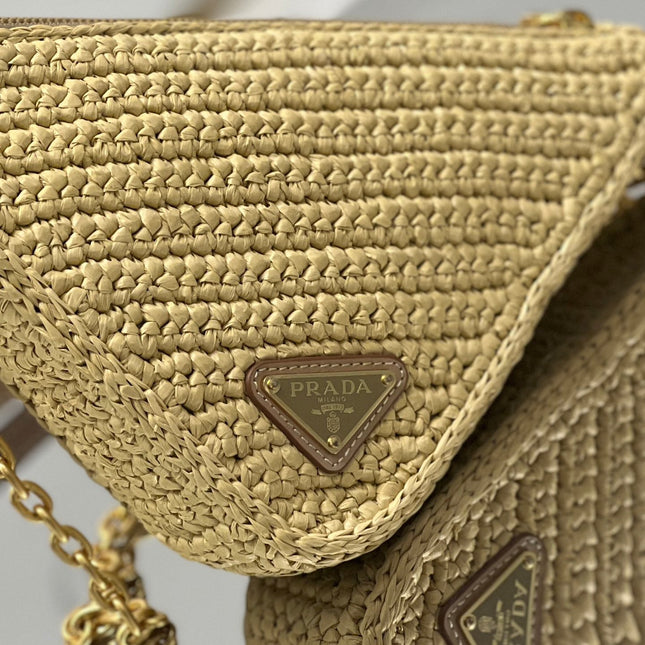 TRIANGLE BAG 26 IN BEIGE WOVEN RAFFIA GOLD CHAIN