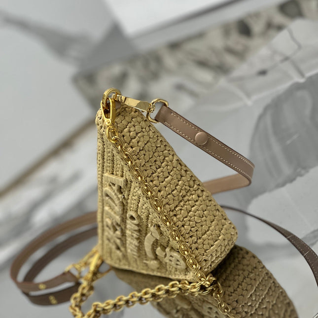 TRIANGLE BAG 26 IN BEIGE WOVEN RAFFIA GOLD CHAIN