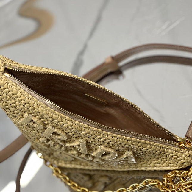 TRIANGLE BAG 26 IN BEIGE WOVEN RAFFIA GOLD CHAIN