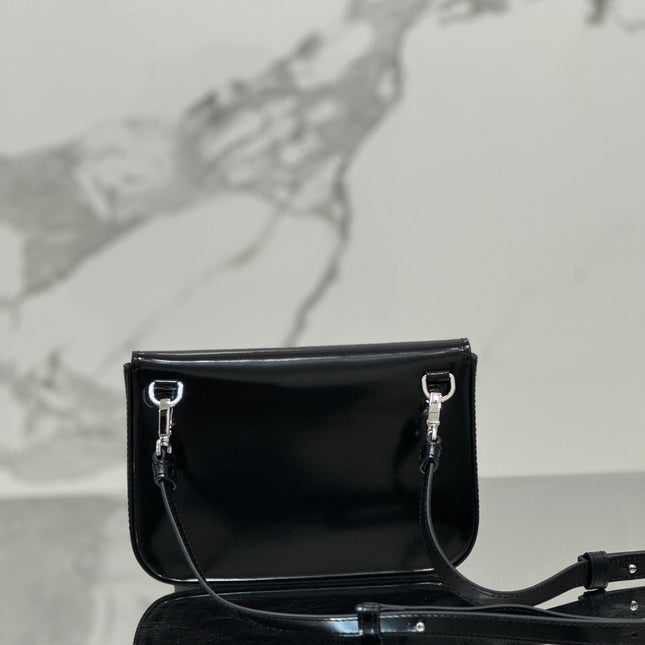 FLAP BAG 18 IN BLACK SHINY CALFSKIN