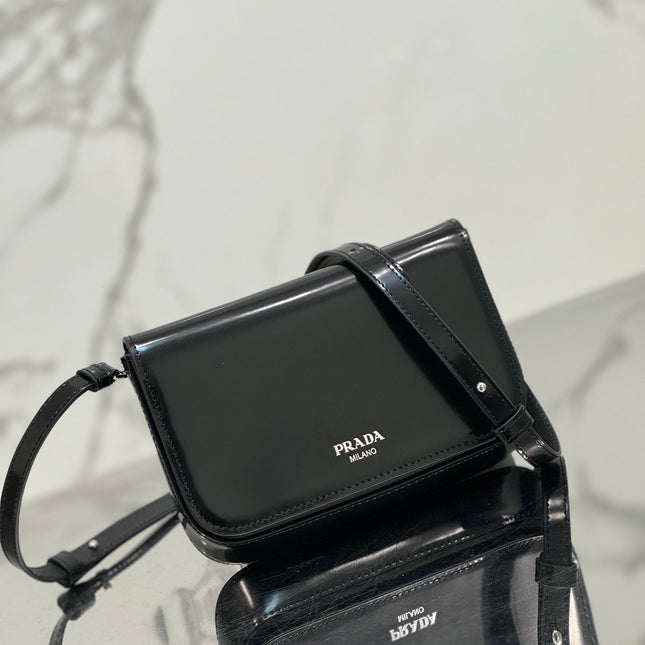 FLAP BAG 18 IN BLACK SHINY CALFSKIN