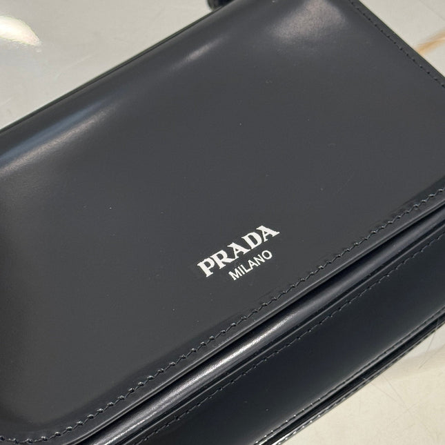 FLAP BAG 18 IN BLACK SHINY CALFSKIN