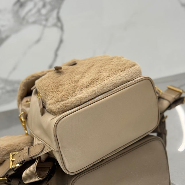 BACKPACK 25 IN BEIGE PARACHUTE FABRIC AND RABBIT FUR