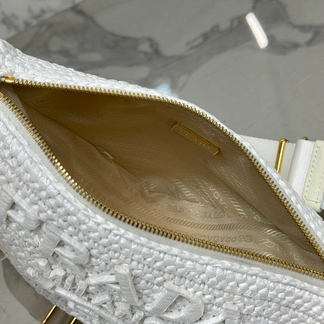 CROCHET TRIANGLE BAG 26 IN WHITE RAFFIA GOLD HARDWARE