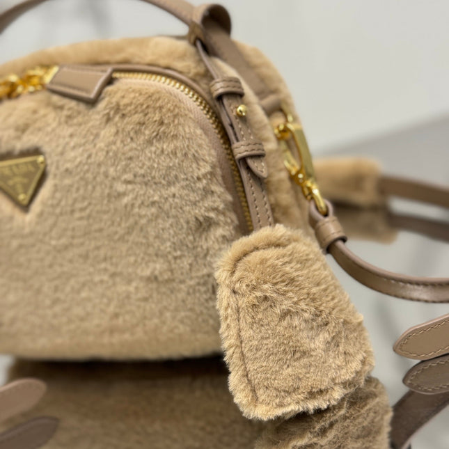 MINI SHOULDER BAG 19 IN BEIGE RABBIT FUR