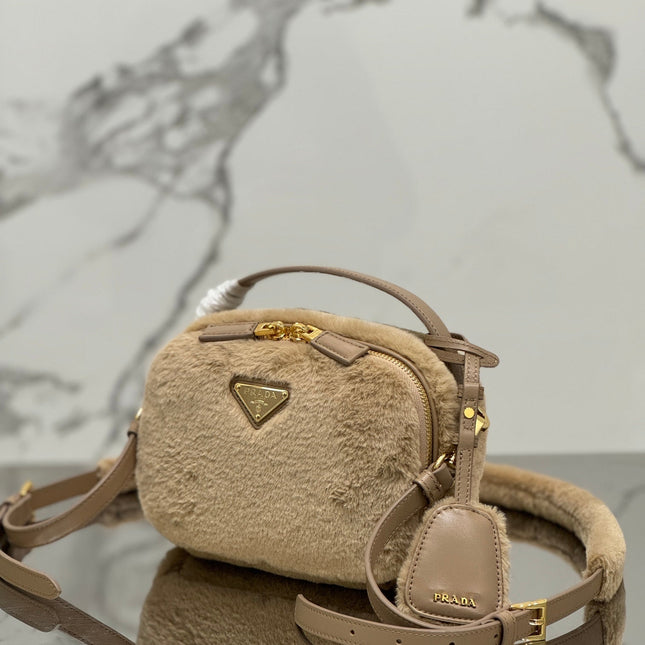 MINI SHOULDER BAG 19 IN BEIGE RABBIT FUR