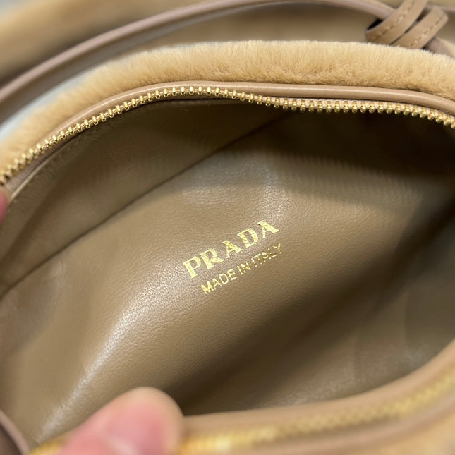 MINI SHOULDER BAG 19 IN BEIGE RABBIT FUR