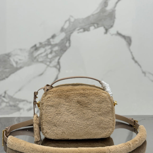 MINI SHOULDER BAG 19 IN BEIGE RABBIT FUR