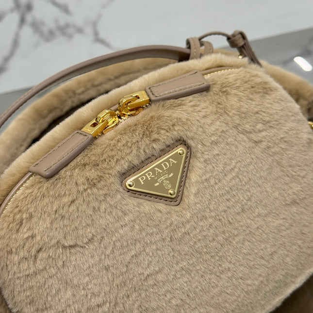 MINI SHOULDER BAG 19 IN BEIGE RABBIT FUR