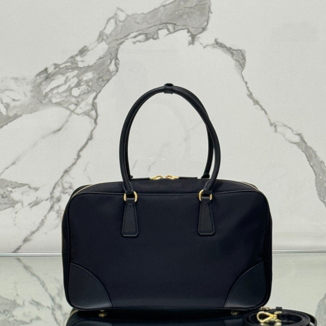 LARGE TOP HANDLE BAG 35 IN BLACK NYLON AND CALFSKIN TRIM