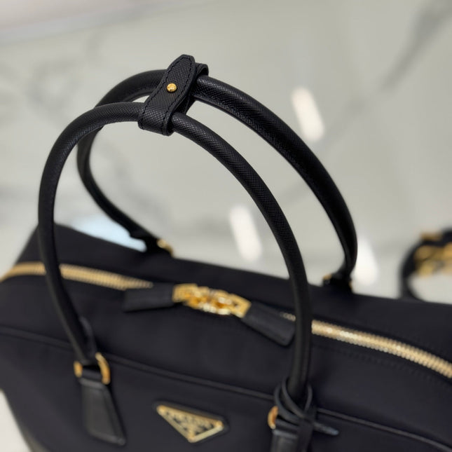 LARGE TOP HANDLE BAG 35 IN BLACK NYLON AND CALFSKIN TRIM