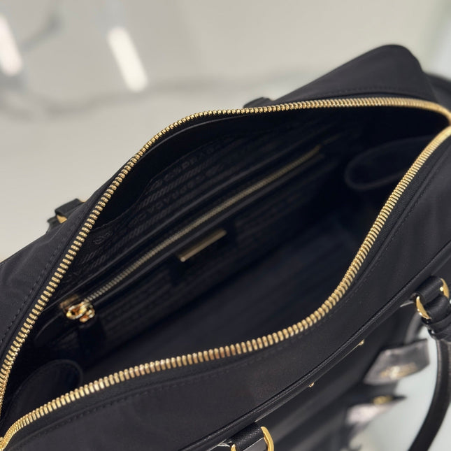 LARGE TOP HANDLE BAG 35 IN BLACK NYLON AND CALFSKIN TRIM