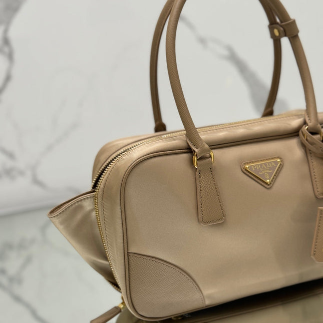 LARGE TOP HANDLE BAG 35 IN DRIED MOSS NYLON AND CALFSKIN TRIM