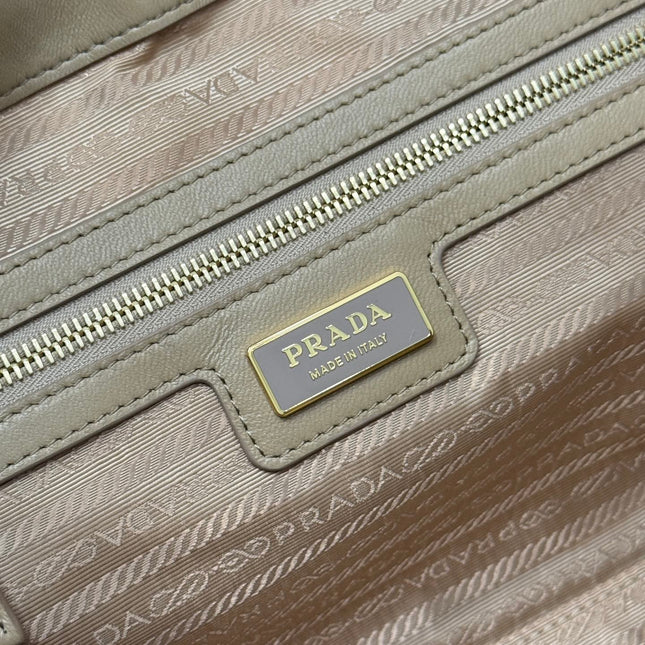 MEDIUM TOP HANDLE BAG 30 IN DRIED MOSS NYLON AND CALFSKIN TRIM