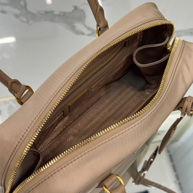 LARGE TOP HANDLE BAG 35 IN DRIED MOSS NYLON AND CALFSKIN TRIM