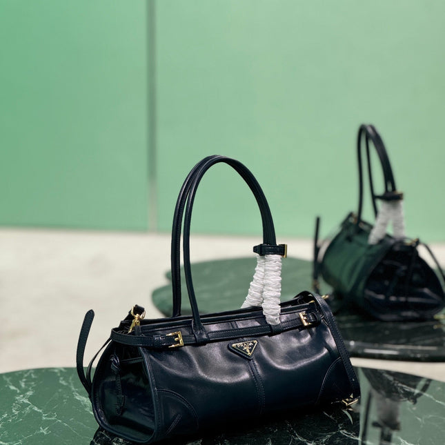 HANDBAG 32 IN BLACK SOFT SMOOTH LAMBSKIN