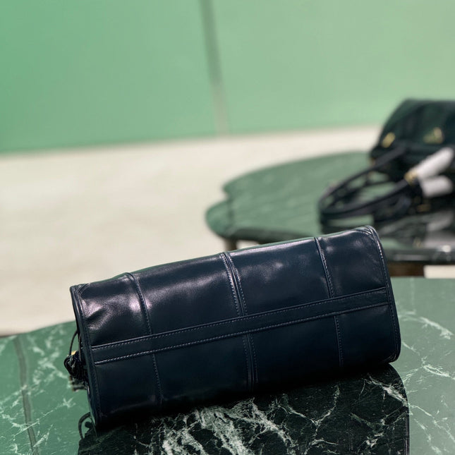 HANDBAG 32 IN BLACK SOFT SMOOTH LAMBSKIN