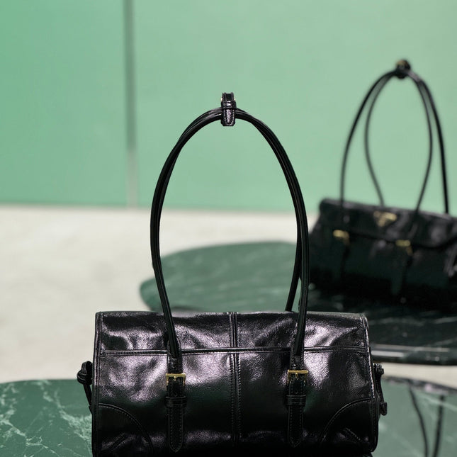 HANDBAG 31 IN BLACK OIL WAX LAMBSKIN
