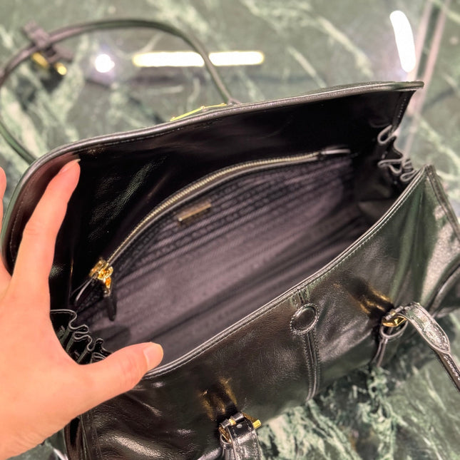 HANDBAG 31 IN BLACK OIL WAX LAMBSKIN