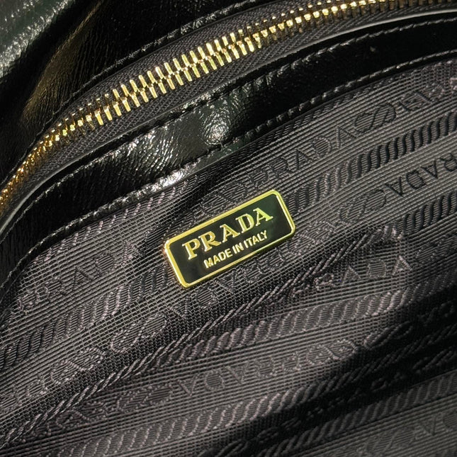 HANDBAG 31 IN BLACK OIL WAX LAMBSKIN