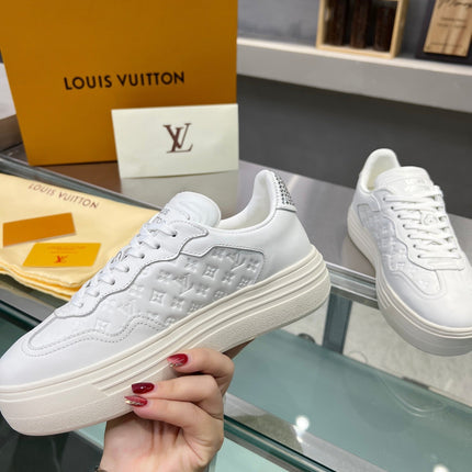 LV WOMEN GROOVY PLATFORM IN WHITE EMBOSSED CALFSKIN