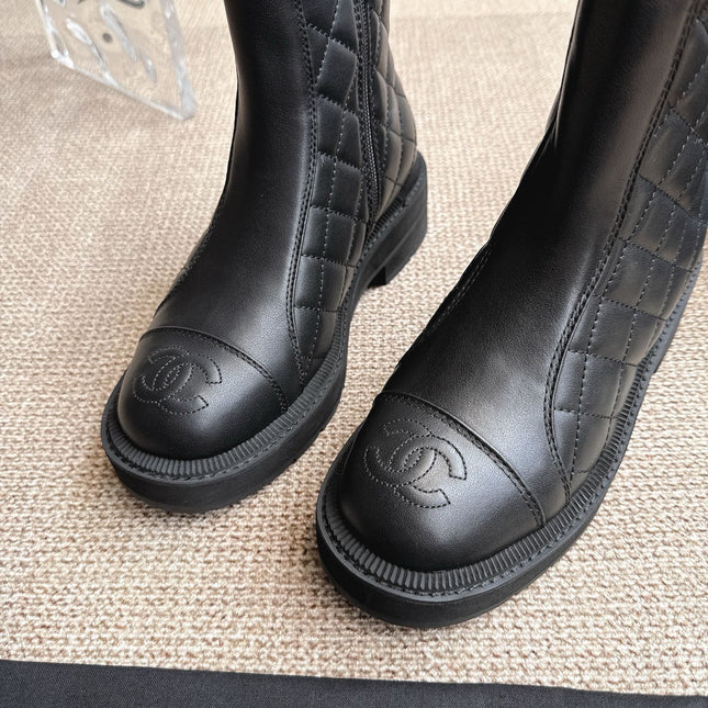 CHANEL ANKLE BOOTS IN BLACK QUILTED CALFSKIN