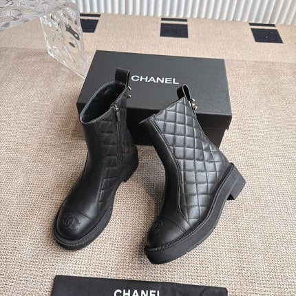 CHANEL ANKLE BOOTS IN BLACK QUILTED CALFSKIN