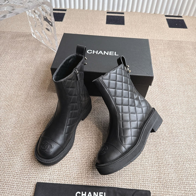 CHANEL ANKLE BOOTS IN BLACK QUILTED CALFSKIN