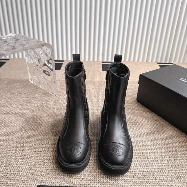 CHANEL ANKLE BOOTS IN BLACK QUILTED CALFSKIN