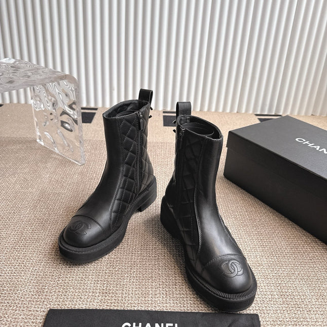 CHANEL ANKLE BOOTS IN BLACK QUILTED CALFSKIN