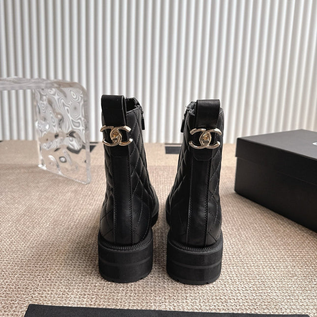 CHANEL ANKLE BOOTS IN BLACK QUILTED CALFSKIN