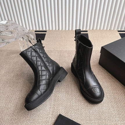 CHANEL ANKLE BOOTS IN BLACK QUILTED CALFSKIN