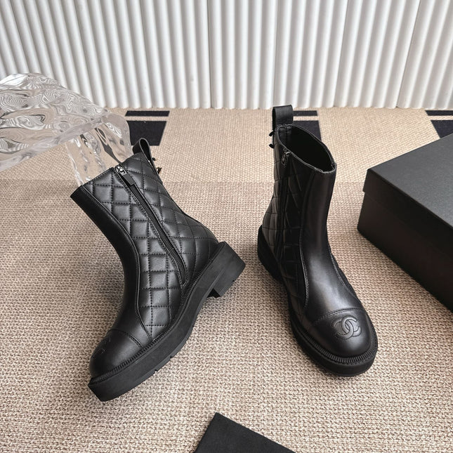 CHANEL ANKLE BOOTS IN BLACK QUILTED CALFSKIN