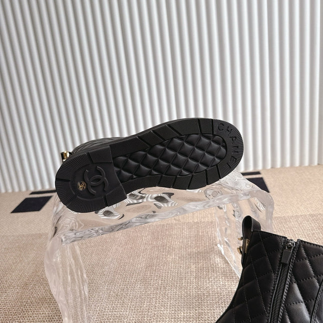 CHANEL ANKLE BOOTS IN BLACK QUILTED CALFSKIN