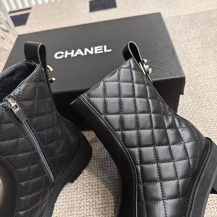 CHANEL ANKLE BOOTS IN BLACK QUILTED CALFSKIN