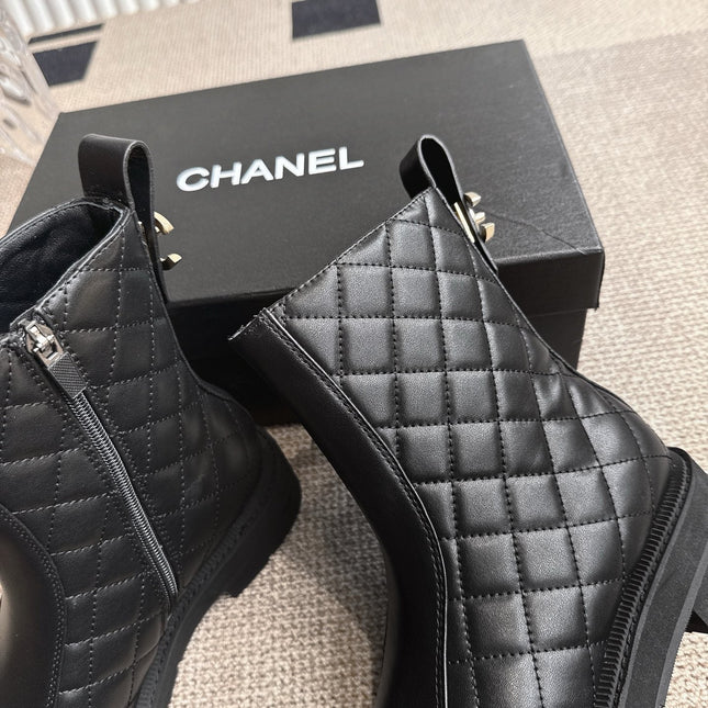 CHANEL ANKLE BOOTS IN BLACK QUILTED CALFSKIN