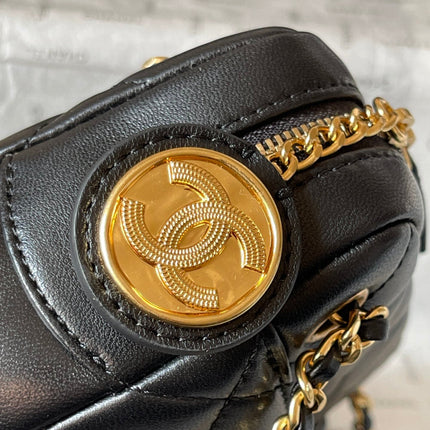CAMERA BAG 18 IN BLACK QUILTED LAMBSKIN DOUBLE C GOLD COIN
