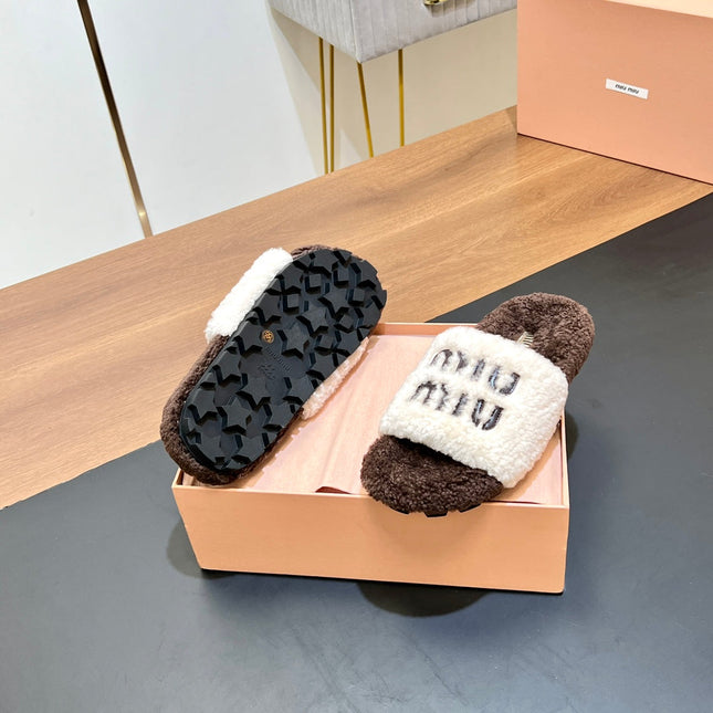 WOOL SLIPPER WHITE AND CHOCOLATE