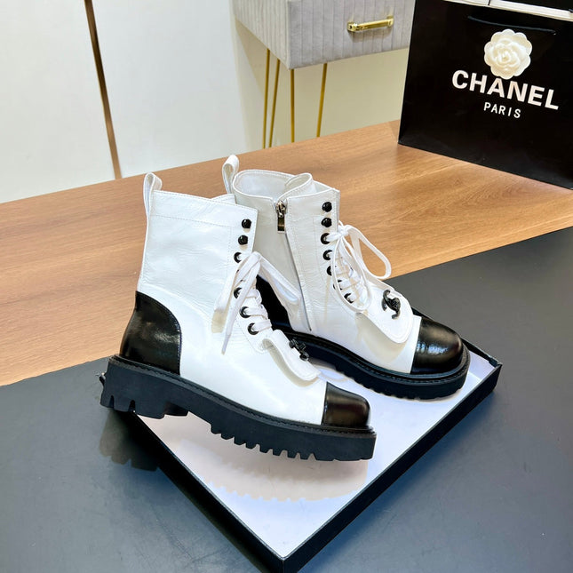 CHANEL 25S HIGH ANKLE BOOTS WITH ZIPPER IN WHITE GLOSSY CALFSKIN GOLD HARDWRE